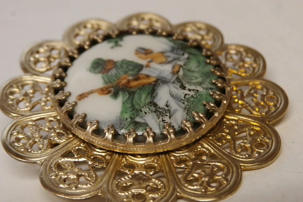 Překrásná starožitná porcelánová malovaná brož
