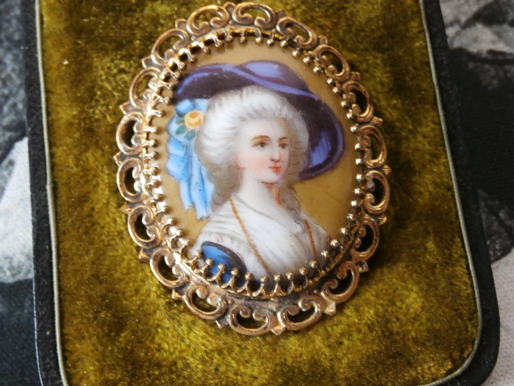 Bidermaier malba na porcelánu nádherná brož s etuí