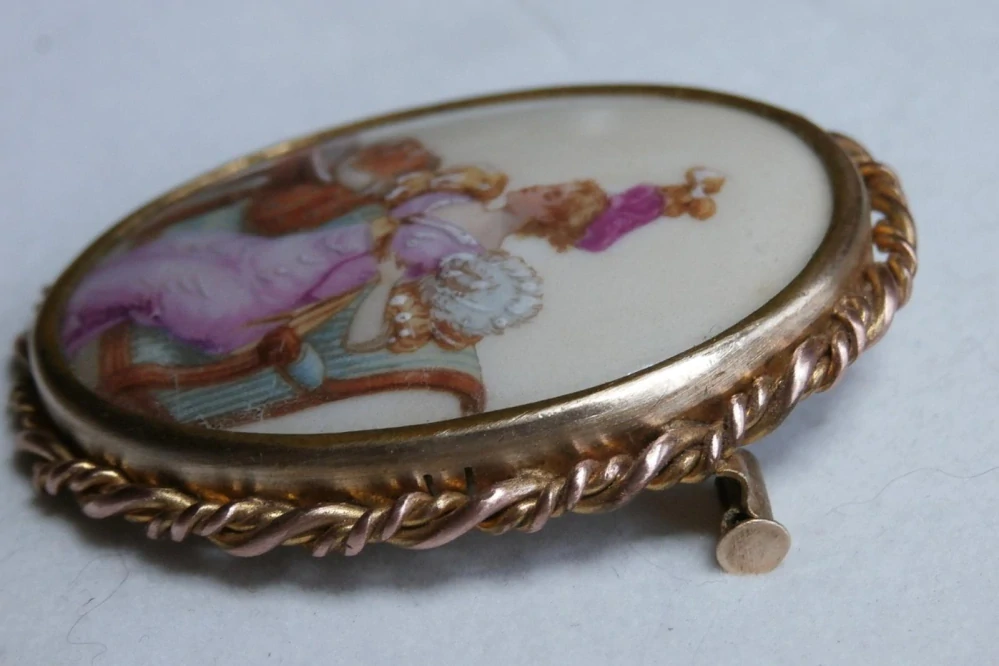 Starožitná brož - ruční malba na porcelán šlechtična LIMOGES Francie