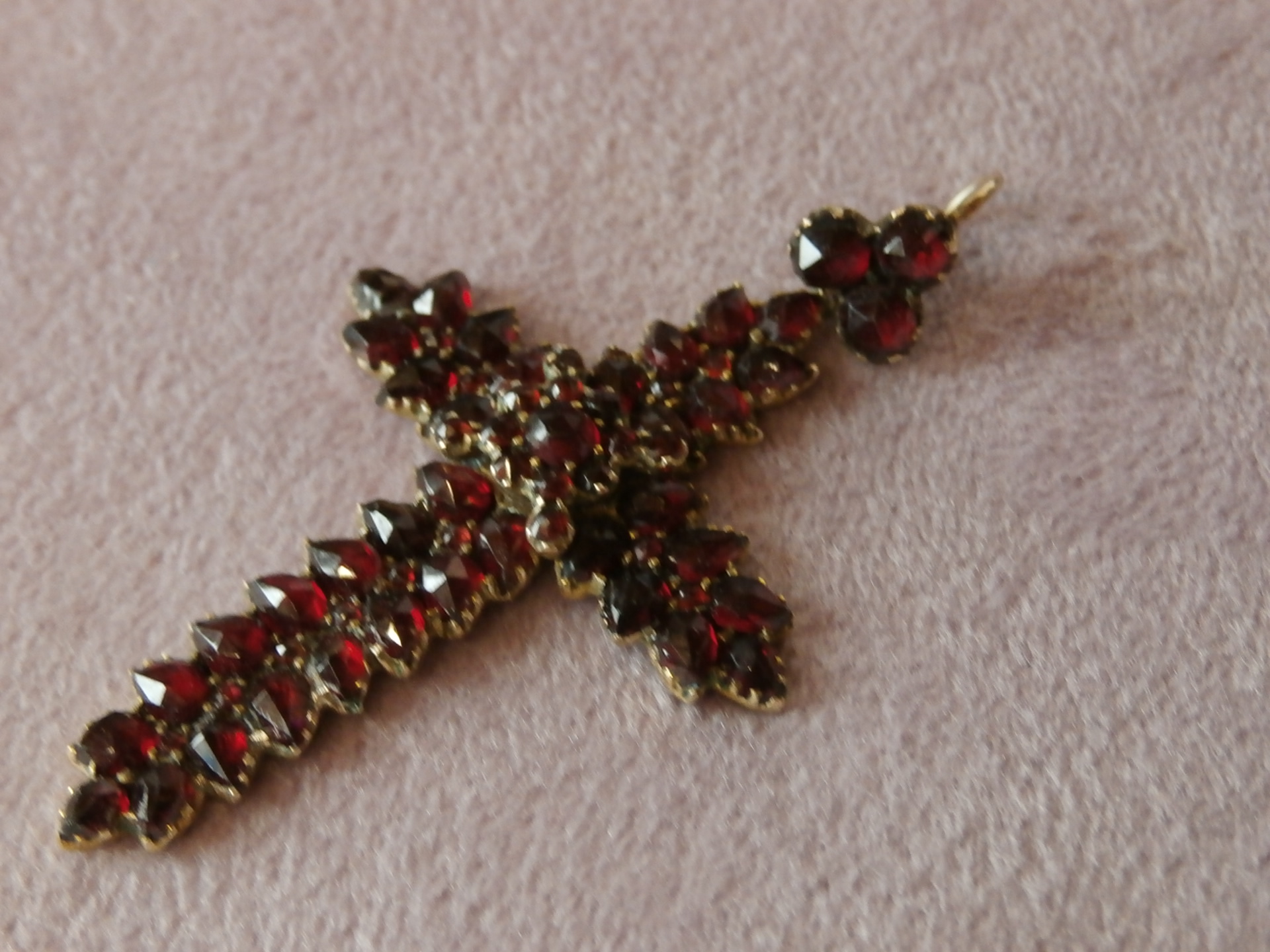 Starožitný nádherný kříž s českými granáty - 5,3cm
