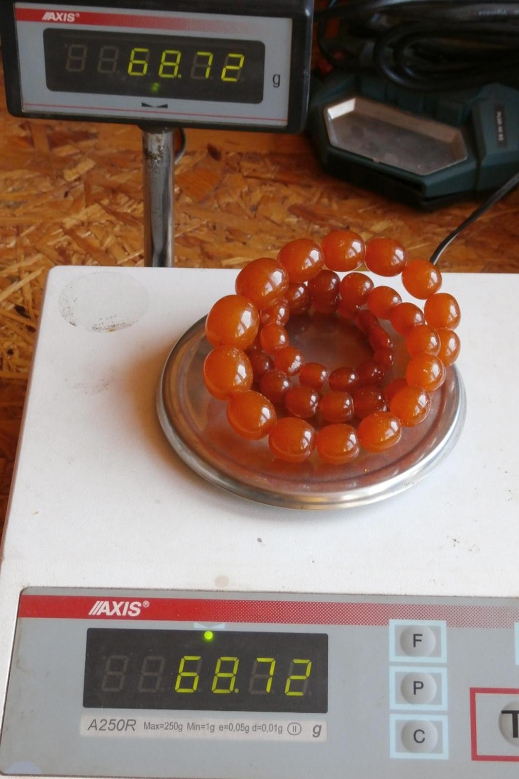 Nádherný náhrdelník s jantarem 68,72g