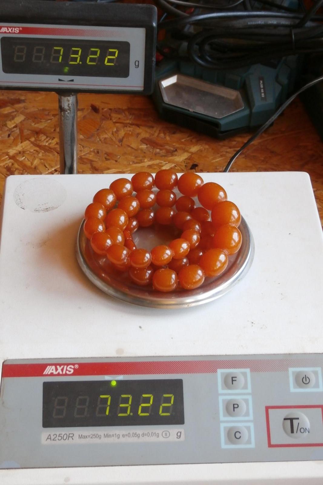 Nádherný náhrdelník s jantarem 73,22g