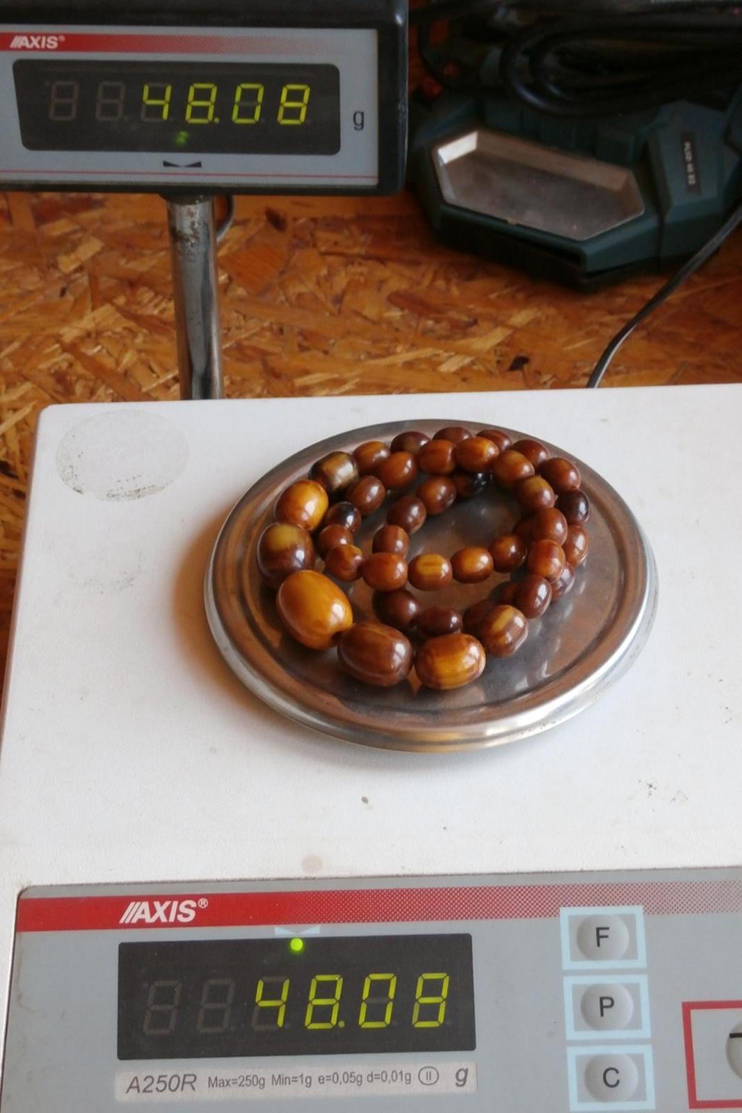 Nádherný náhrdelník s jantarem 48,08g
