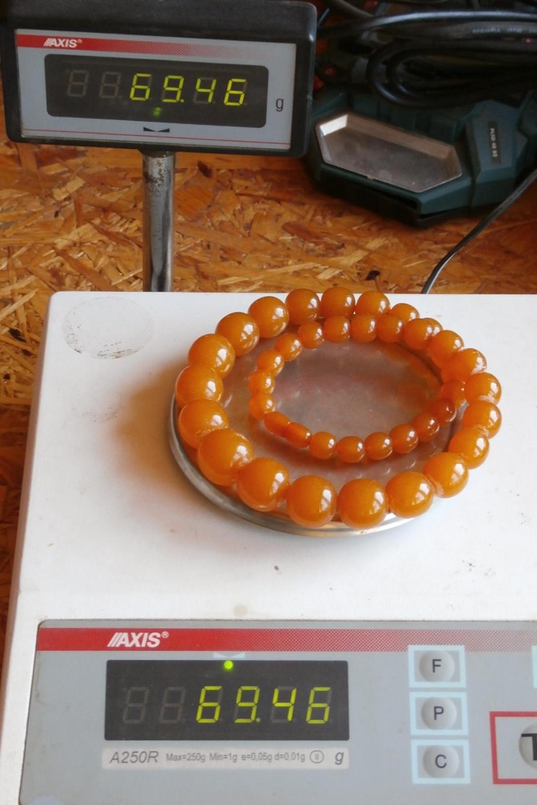 Nádherný náhrdelník s jantarem 69,46g