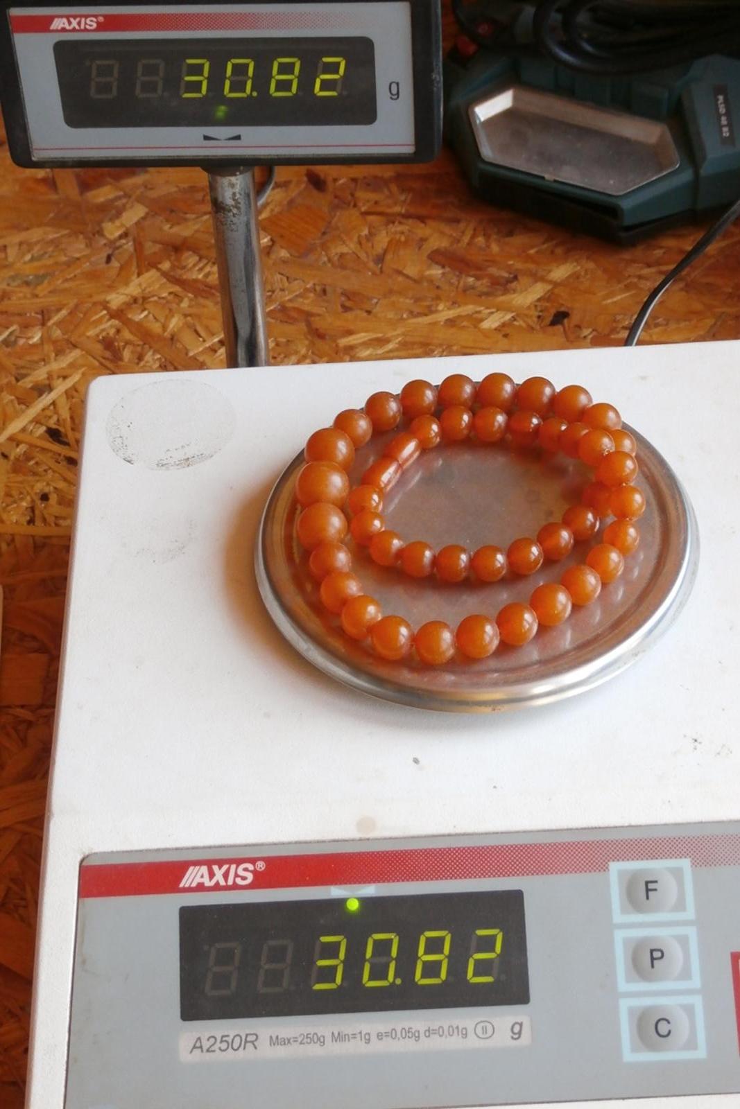 Nádherný náhrdelník s jantarem 30,82g
