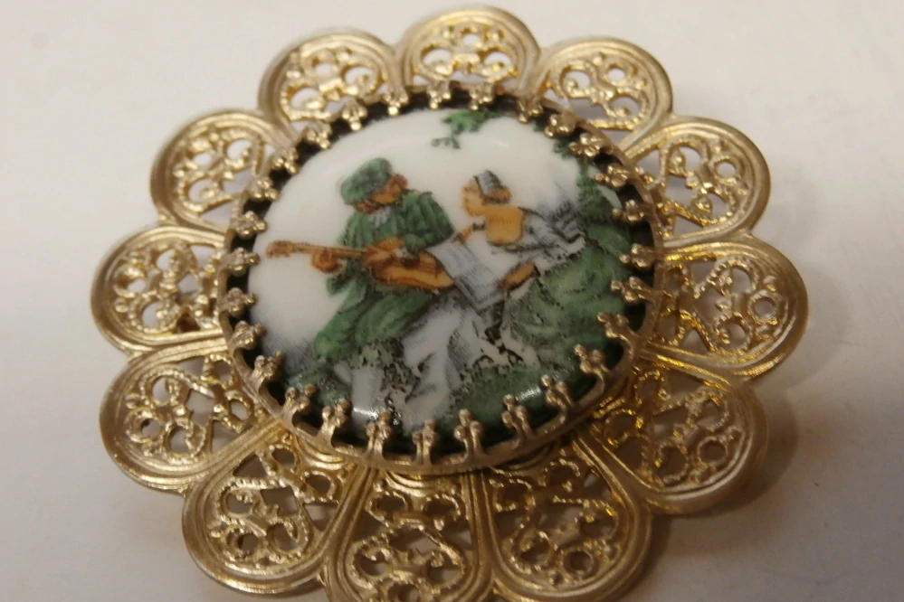 Překrásná starožitná porcelánová malovaná brož