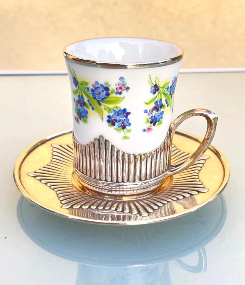 RARITA - porcelán šálek,podšálek a lžička s pomněnkami stříbrná montáž