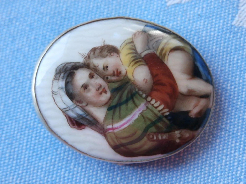 Starožitná porcelánová exkluzivní velká madonka 4x3,2cm
