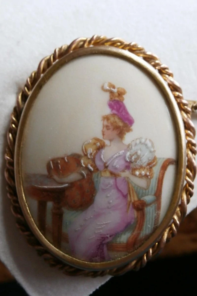 Starožitná brož - ruční malba na porcelán šlechtična LIMOGES Francie
