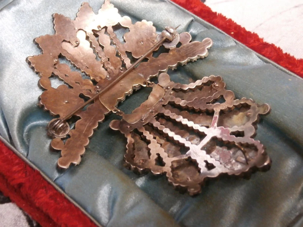 Bidermaier obrovská brož cca 9 x 6 cm s českými granáty etue + posudek