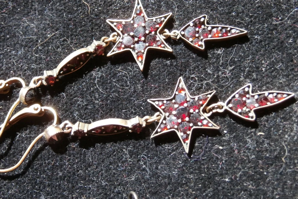 Starožitné bidermaier náušnice s českými granáty