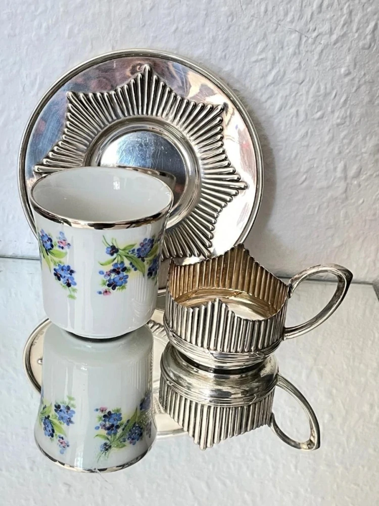 RARITA - porcelán šálek,podšálek a lžička s pomněnkami stříbrná montáž