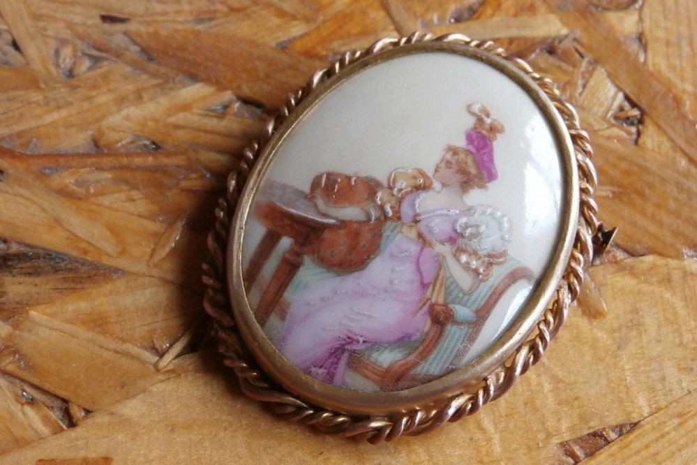 Starožitná brož - ruční malba na porcelán šlechtična LIMOGES Francie