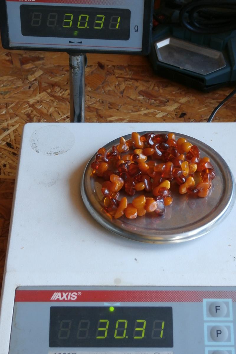 Nádherný náhrdelník s jantarem 30,31g
