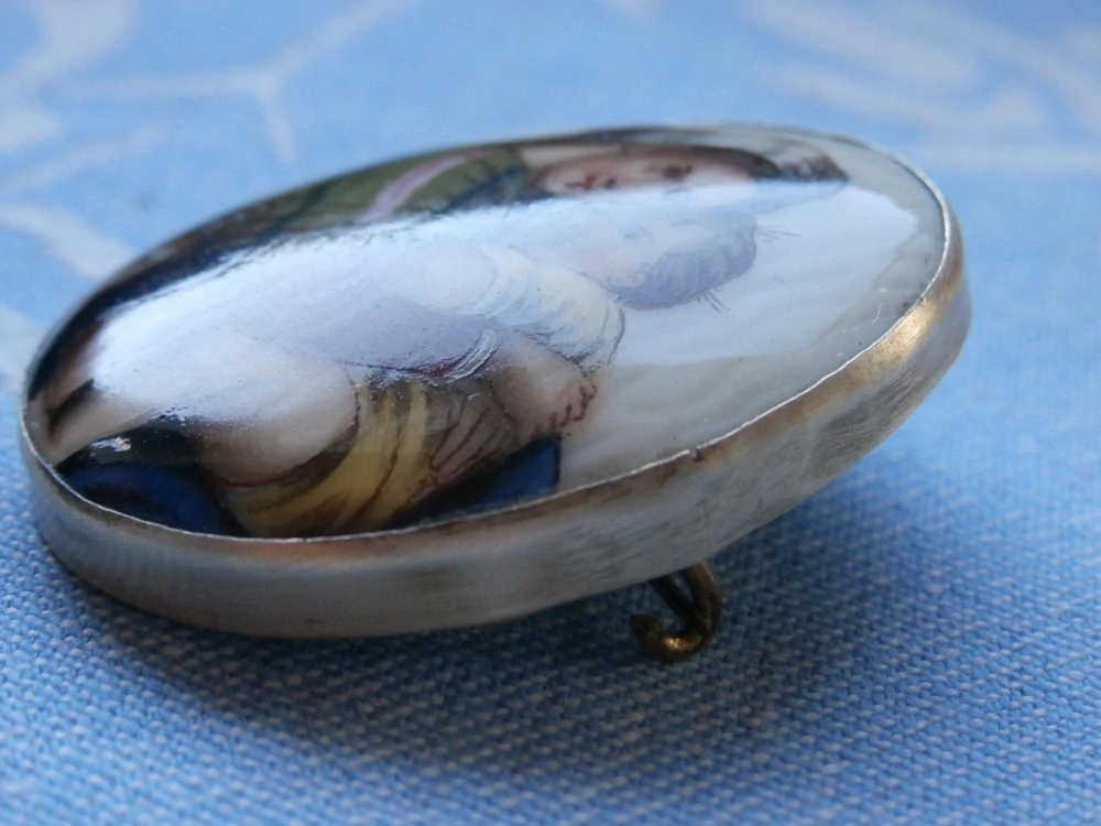 Starožitná porcelánová exkluzivní velká madonka 4x3,2cm