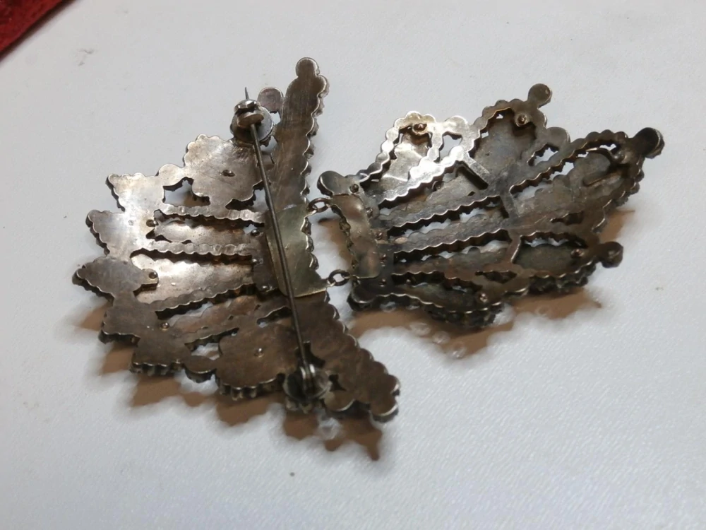 Bidermaier obrovská brož cca 9 x 6 cm s českými granáty etue + posudek