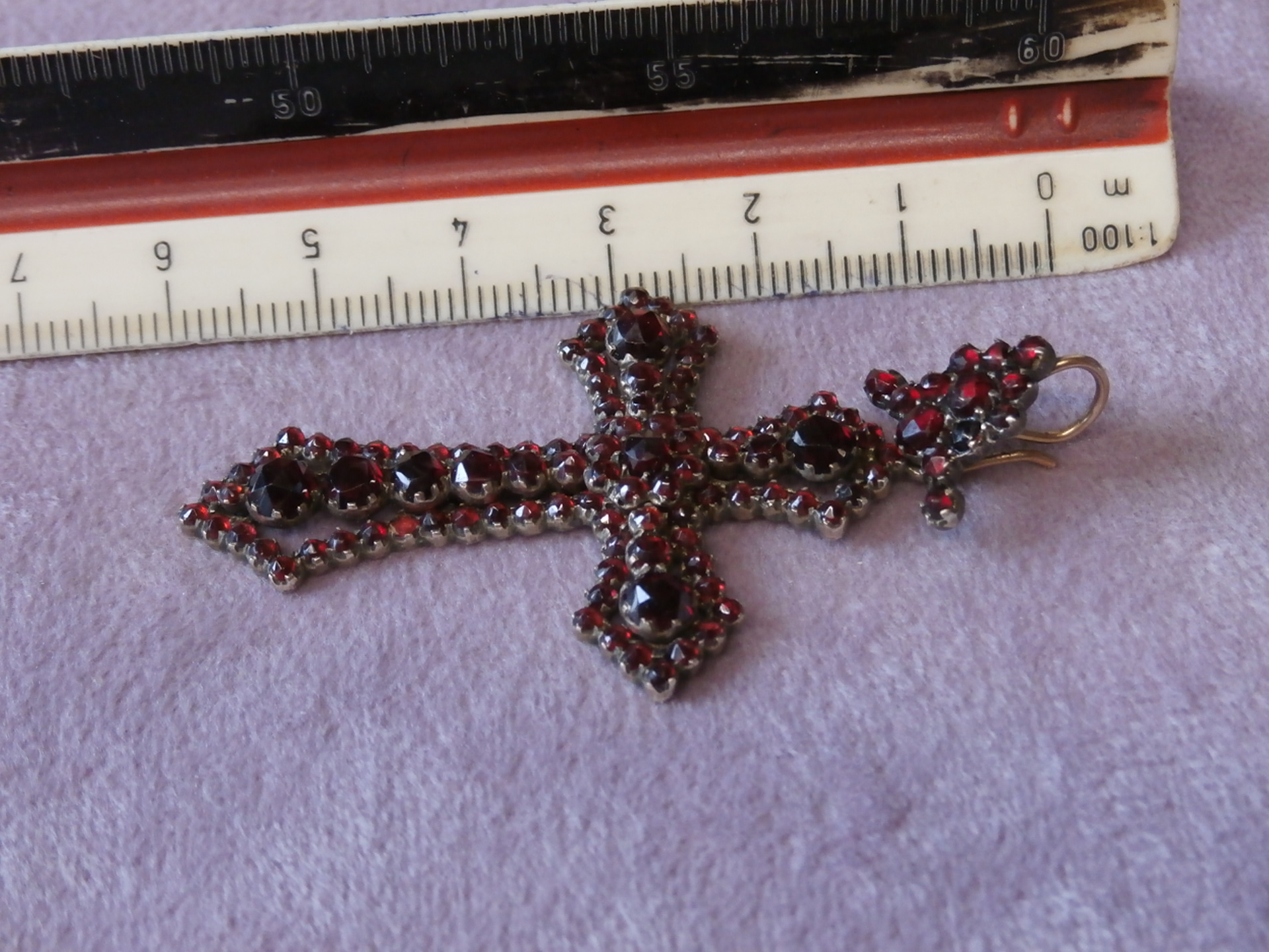 Starožitný nádherný kříž s českými granáty - 6cm