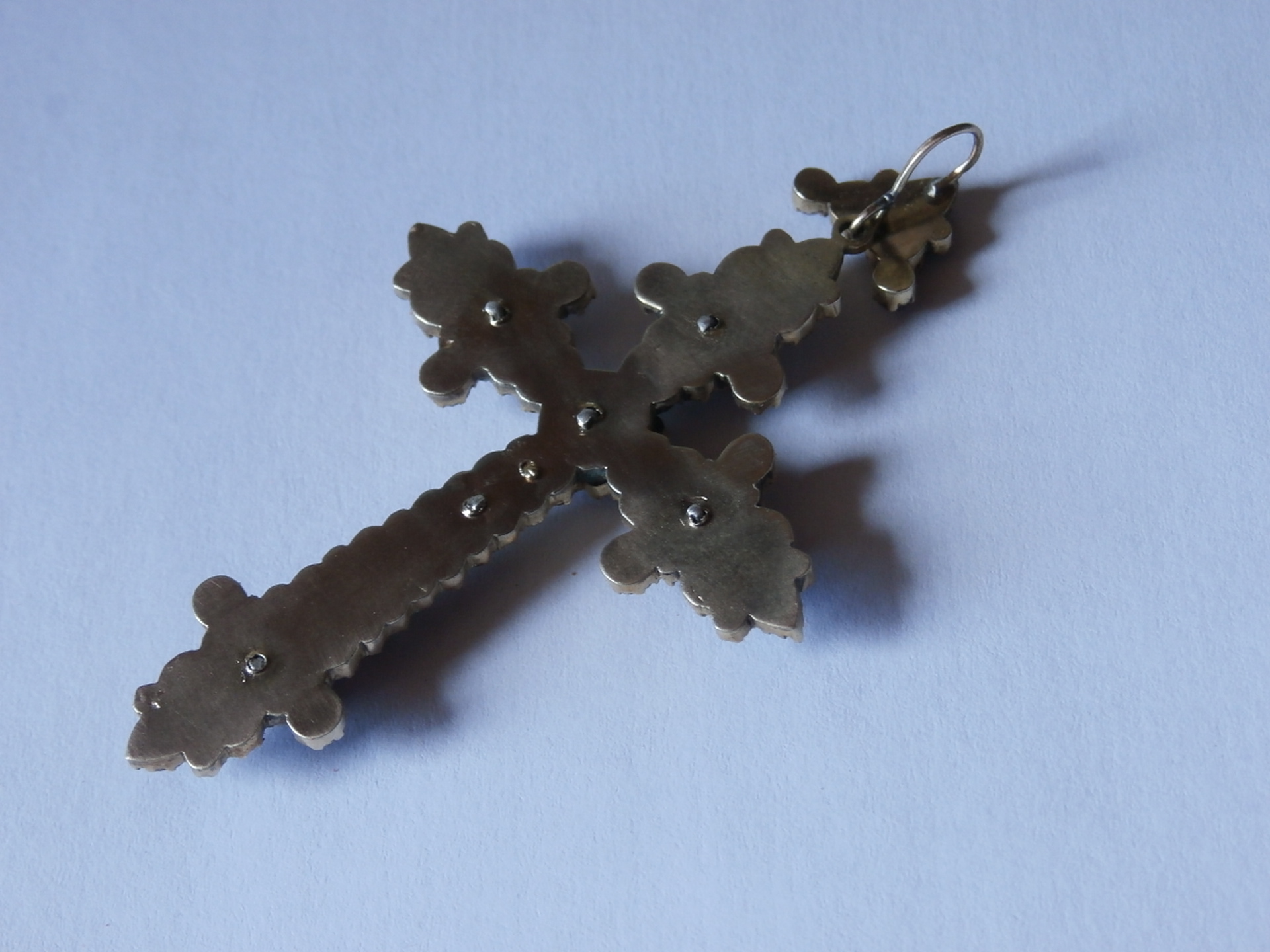 Starožitný nádherný kříž s českými granáty 6,6cm