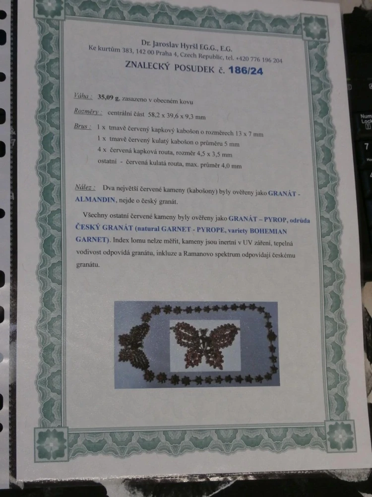 Starožitný náhrdelník motýl s českými granáty + posudek