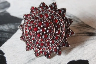 Starožitný velký 3,9cm prsten s českými granáty
