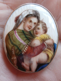 Starožitná porcelánová exkluzivní velká madonka 4x3,2cm