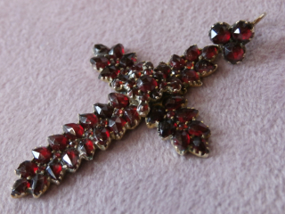 Starožitný nádherný kříž s českými granáty - 5,3cm